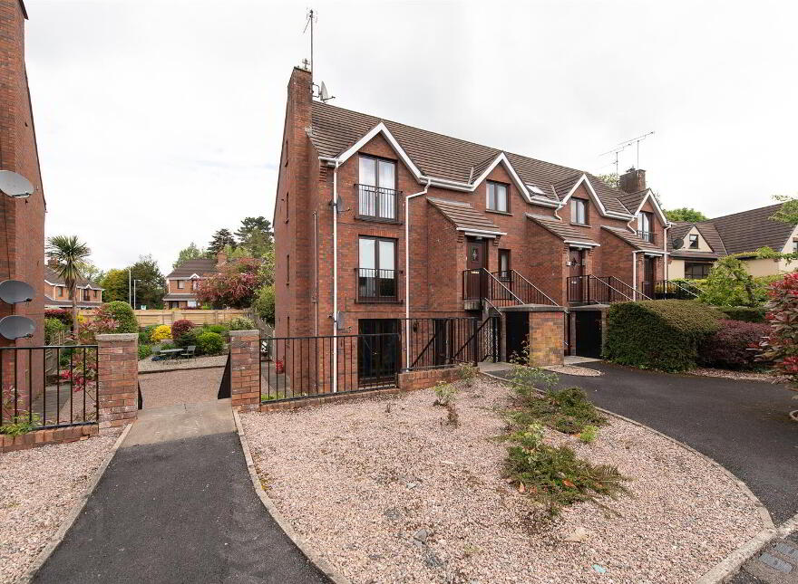 14 The Pines, Hillsborough, BT26 6NT