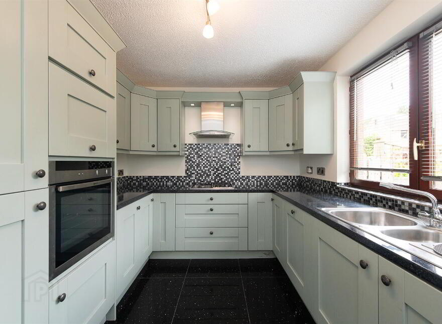 14 The Pines, Hillsborough, BT26 6NT