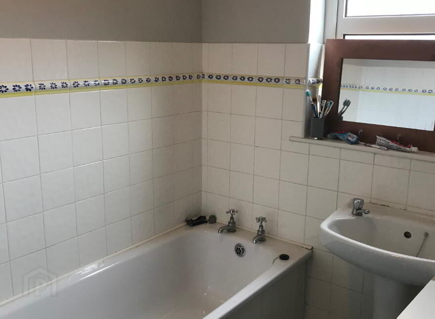 59 Lisburn Ave, Belfast, BT9 7FL