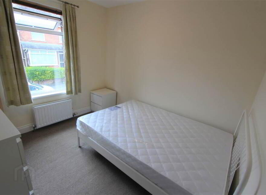 96 Sandhurst Drive, Stranmillis, South, Belfast, BT9 5AZ