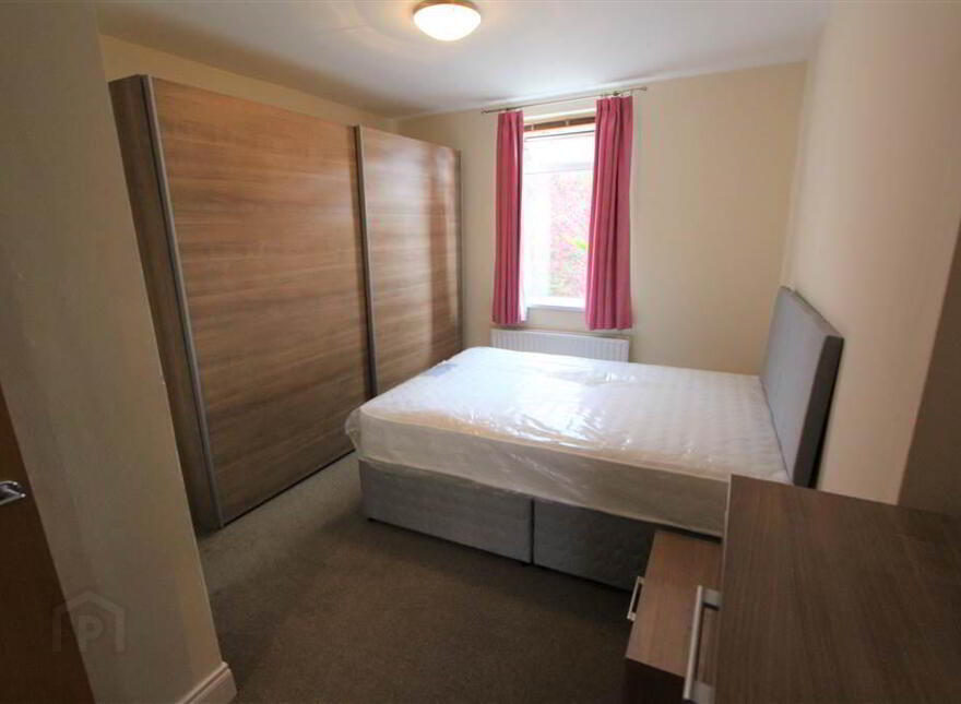 96 Sandhurst Drive, Stranmillis, South, Belfast, BT9 5AZ