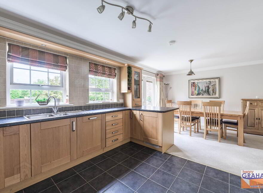 29 Berkeley Hall Court, Lisburn, BT27 5QX