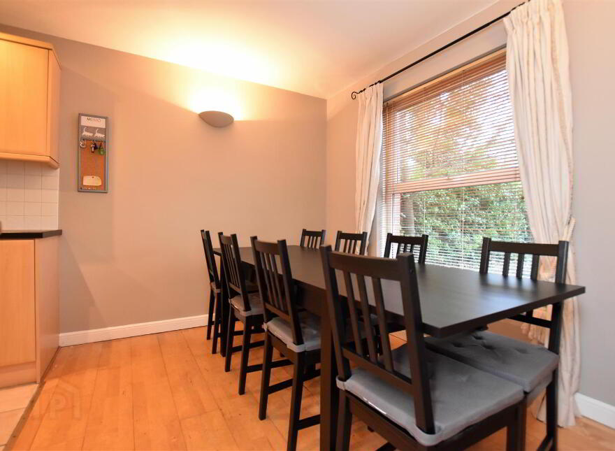 4 Wellington Park Mews, Belfast, BT9 6DA