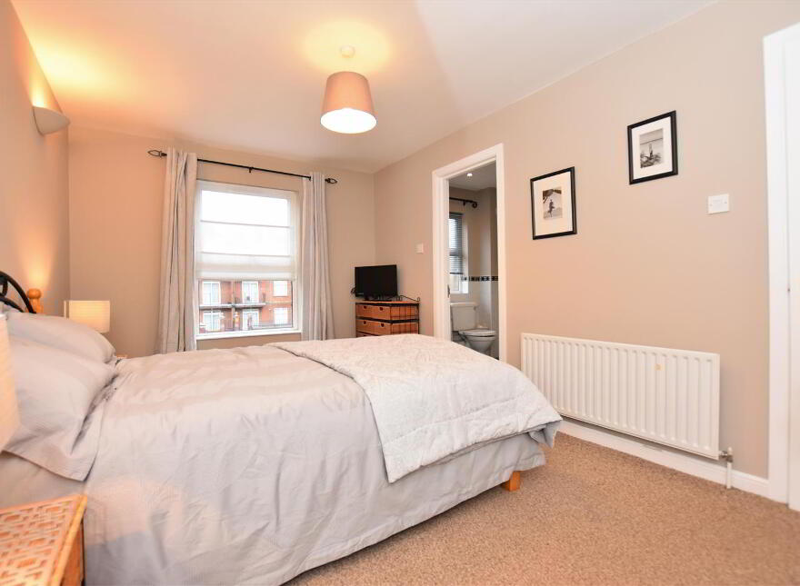 4 Wellington Park Mews, Belfast, BT9 6DA