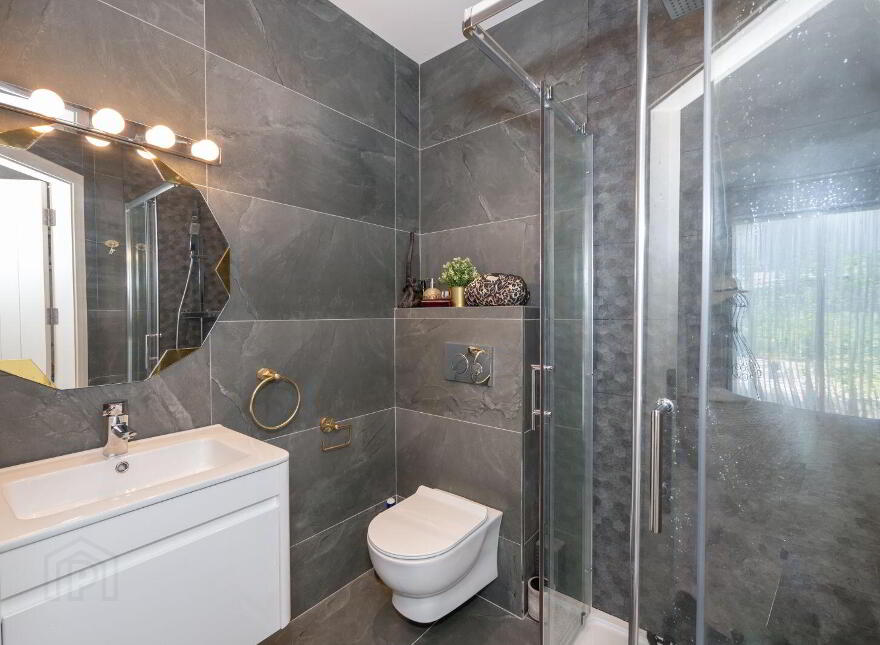 8 Aylesbury, Ballintemple, T12P5PT