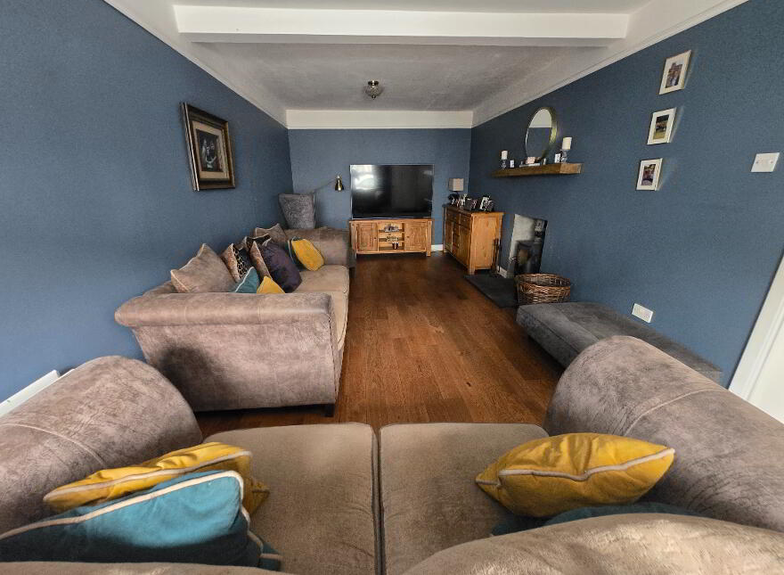 5 BEDROOM HOUSE, 8 Main Street, Dromore, BT78 3AA