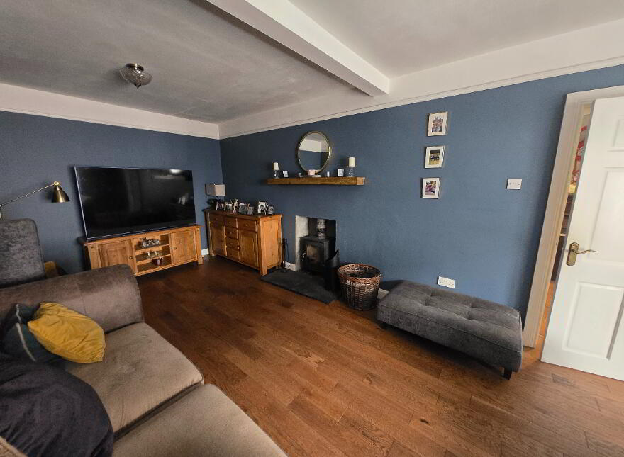 5 BEDROOM HOUSE, 8 Main Street, Dromore, BT78 3AA