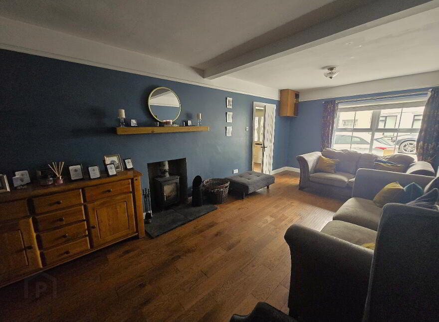 5 BEDROOM HOUSE, 8 Main Street, Dromore, BT78 3AA