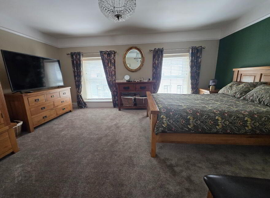 5 BEDROOM HOUSE, 8 Main Street, Dromore, BT78 3AA