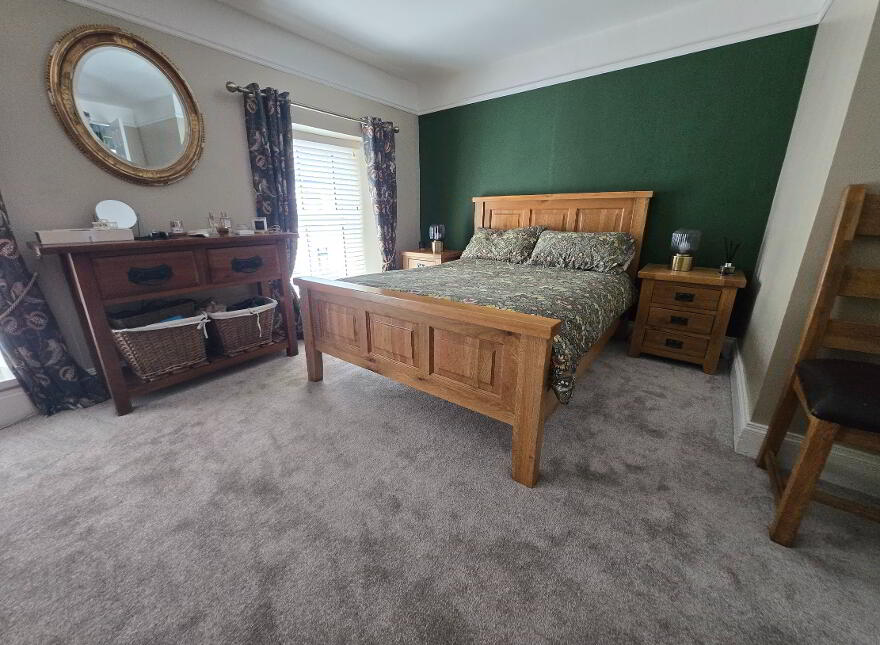 5 BEDROOM HOUSE, 8 Main Street, Dromore, BT78 3AA