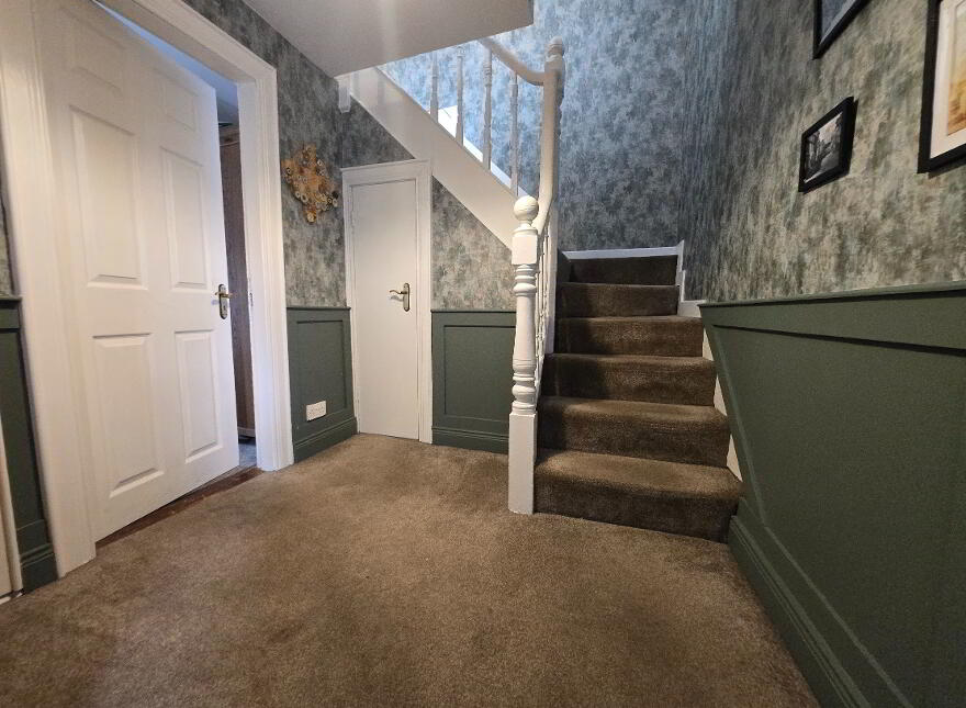 5 BEDROOM HOUSE, 8 Main Street, Dromore, BT78 3AA