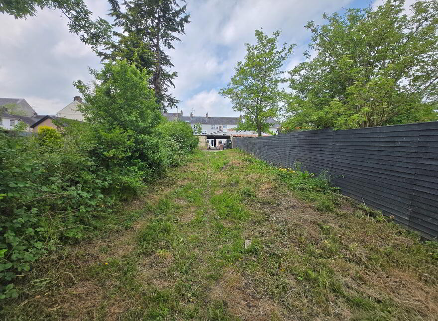 5 BEDROOM HOUSE, 8 Main Street, Dromore, BT78 3AA