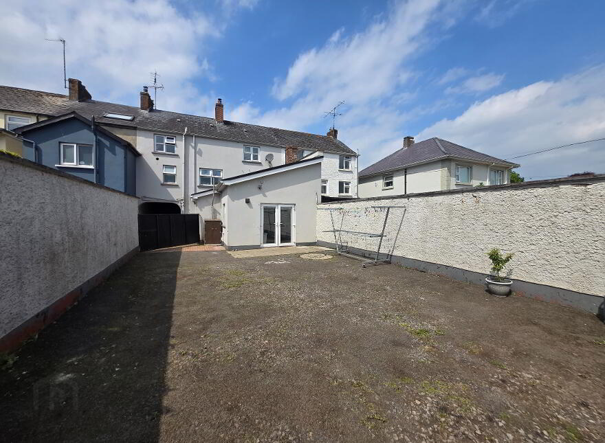 5 BEDROOM HOUSE, 8 Main Street, Dromore, BT78 3AA