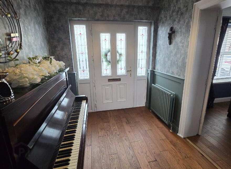 5 BEDROOM HOUSE, 8 Main Street, Dromore, BT78 3AA