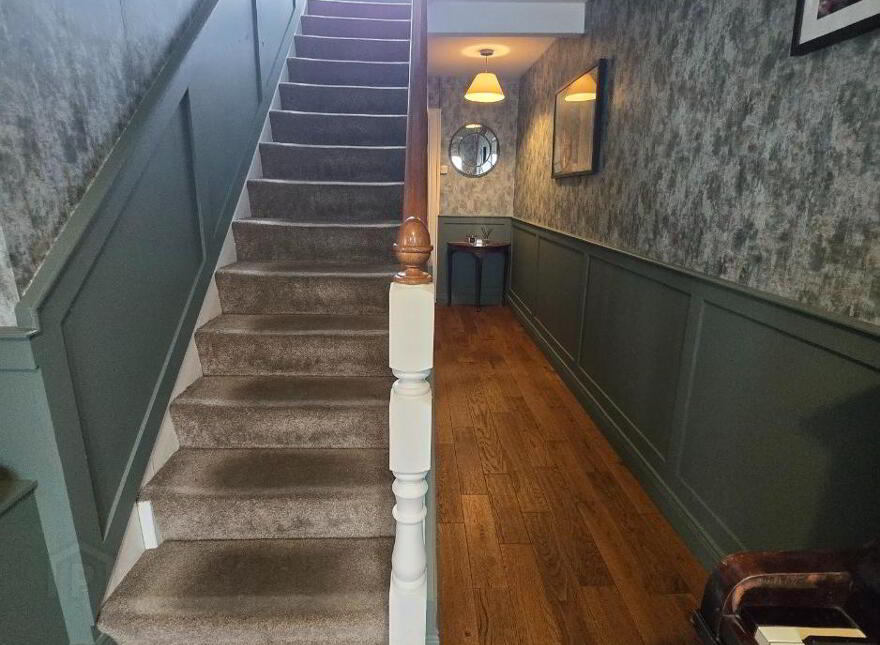 5 BEDROOM HOUSE, 8 Main Street, Dromore, BT78 3AA