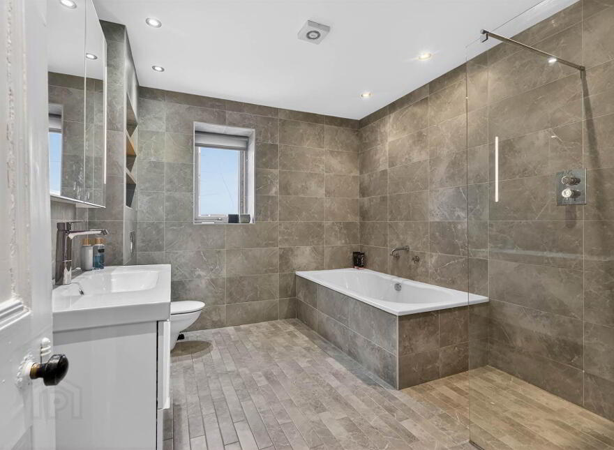 39 Cranmore Gardens, Malone, Belfast, BT9 6JL