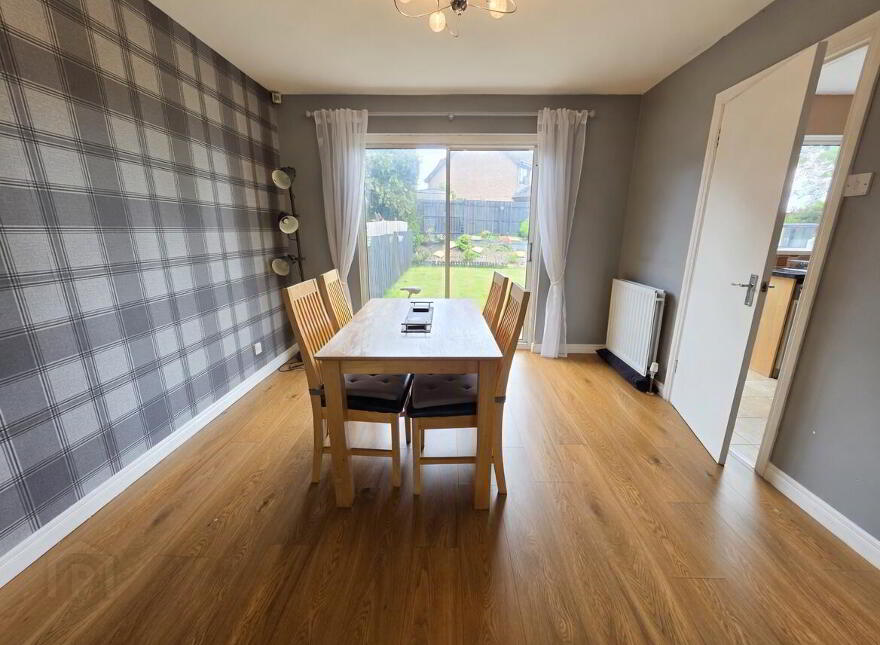 18 Hillview Court, Carrickfergus, BT38 8YU