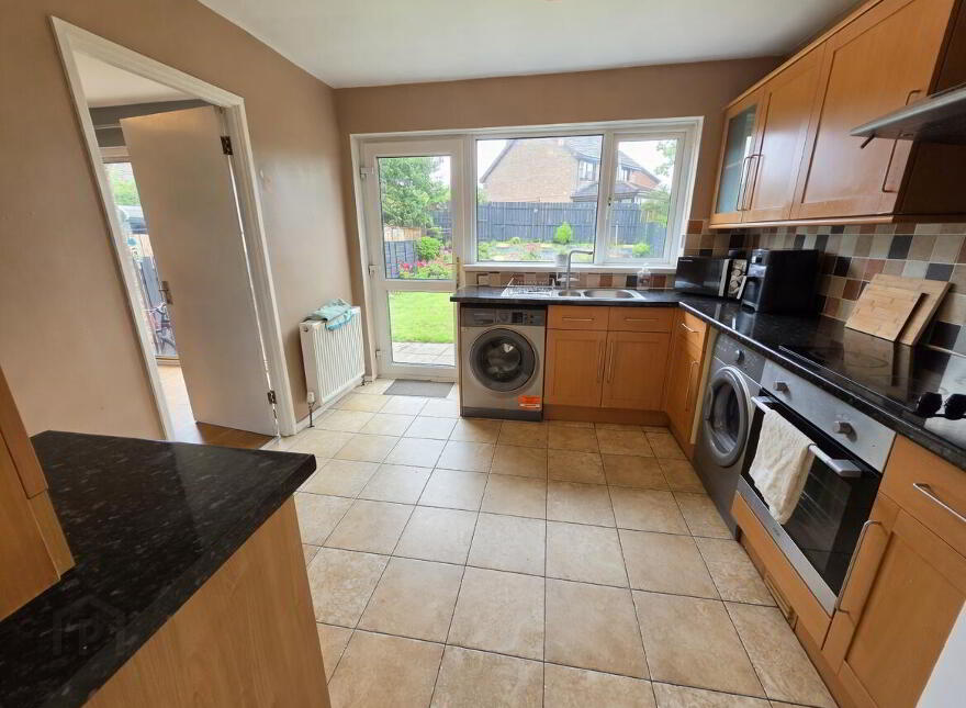 18 Hillview Court, Carrickfergus, BT38 8YU
