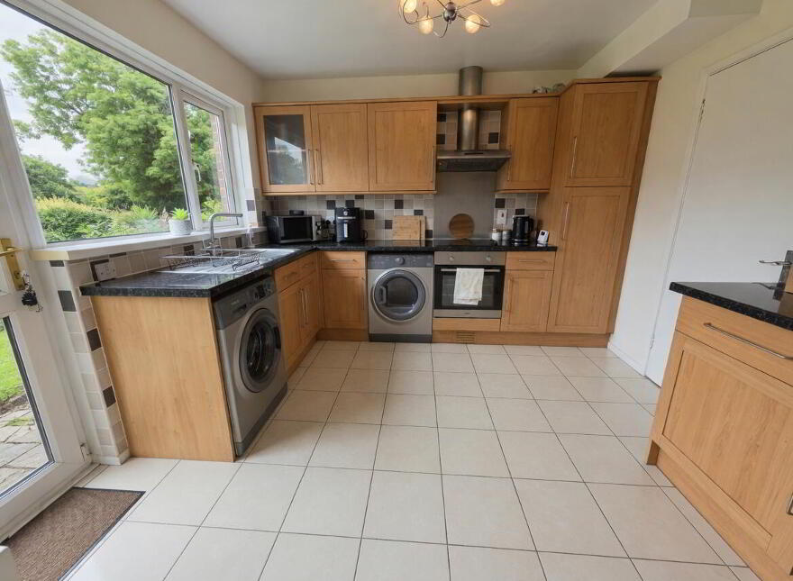 18 Hillview Court, Carrickfergus, BT38 8YU