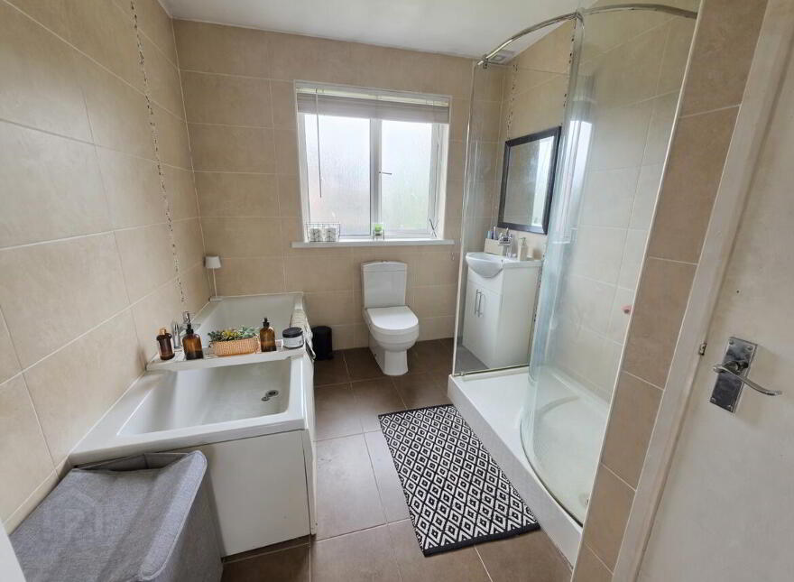 18 Hillview Court, Carrickfergus, BT38 8YU