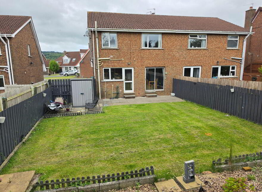 18 Hillview Court, Carrickfergus, BT38 8YU