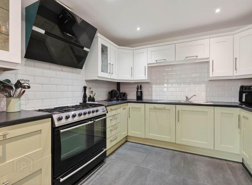 63 Priory Park, Belfast, BT10 0AG