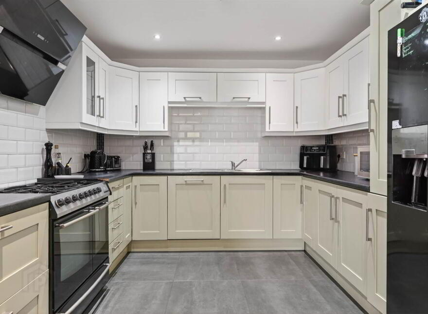 63 Priory Park, Belfast, BT10 0AG