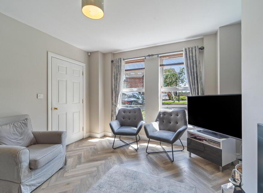 33 Strathearn Lane, Belfast, BT4 2BT