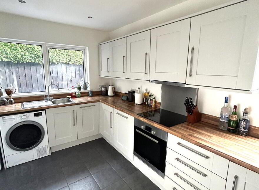 24 Clanroy Parade, Belfast, BT4 3BZ