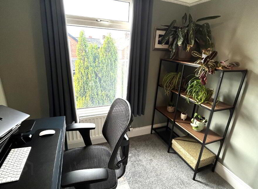 24 Clanroy Parade, Belfast, BT4 3BZ