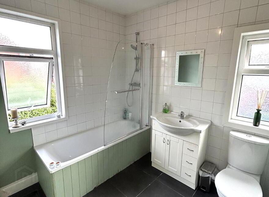 24 Clanroy Parade, Belfast, BT4 3BZ