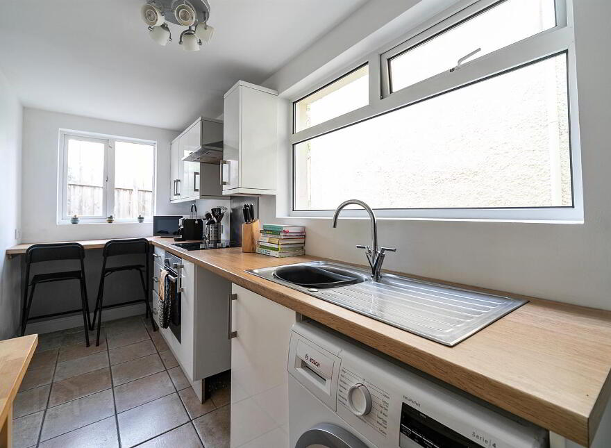 60 Sandhurst Gardens, Belfast, BT9 5AX