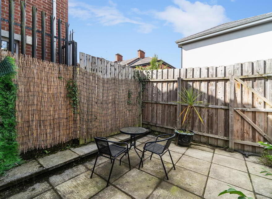60 Sandhurst Gardens, Belfast, BT9 5AX