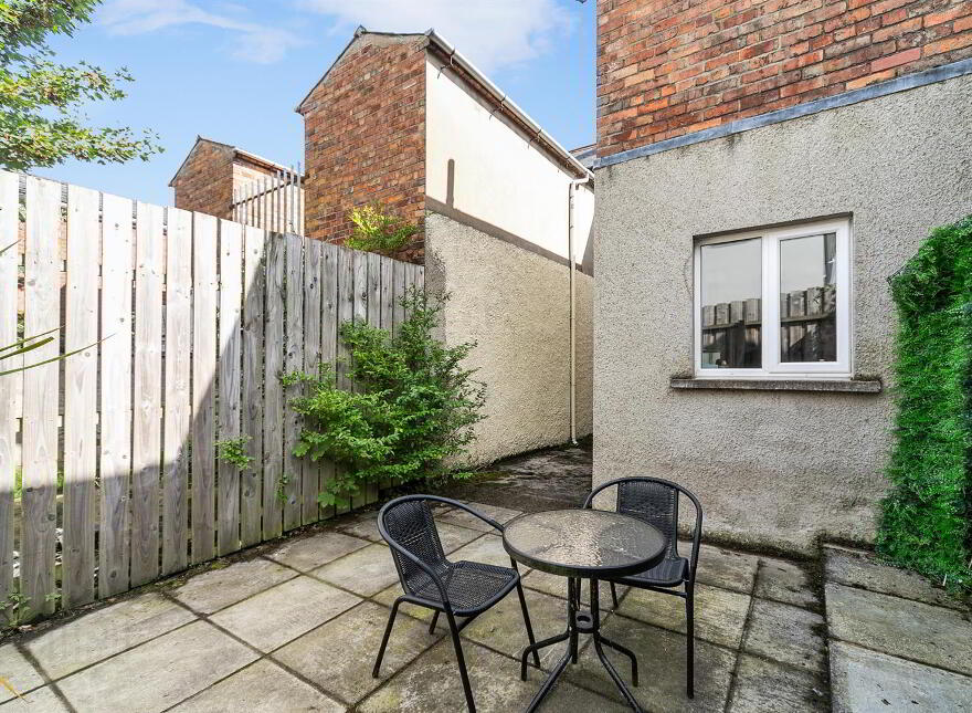 60 Sandhurst Gardens, Belfast, BT9 5AX