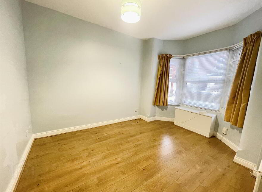 60 Sandhurst Gardens, Belfast, BT9 5AX