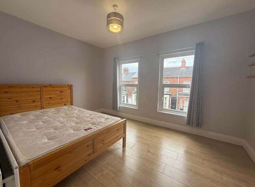 60 Sandhurst Gardens, Belfast, BT9 5AX