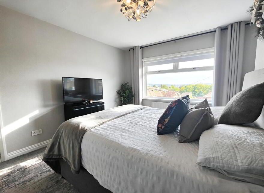 32 Sarajac Crescent, Belfast, BT14 6SD