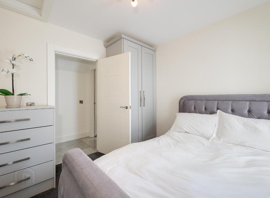 Apt 2, 63 Beach Road, Portballintrae, Bushmills, BT57 8RT
