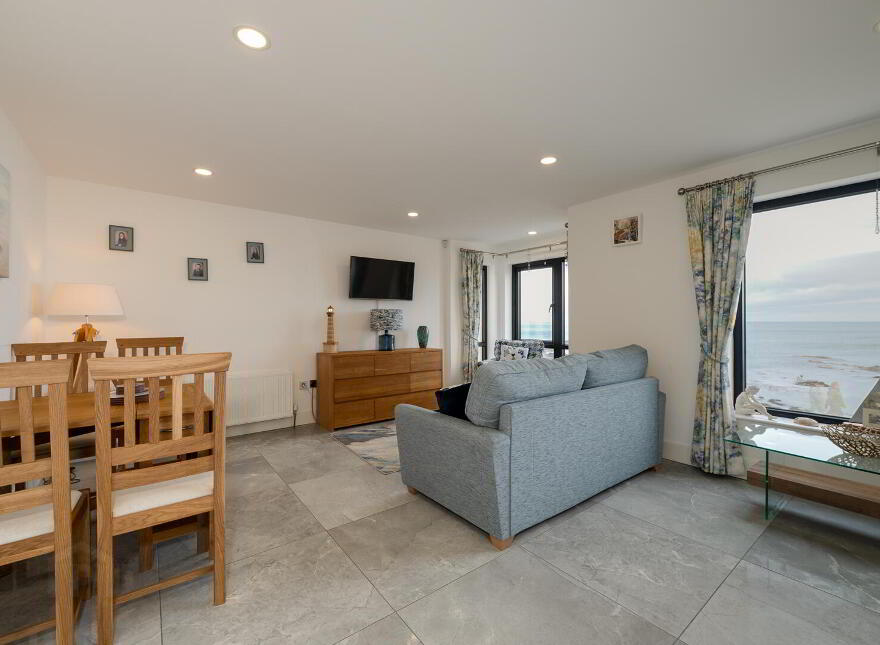 Apt 2, 63 Beach Road, Portballintrae, Bushmills, BT57 8RT