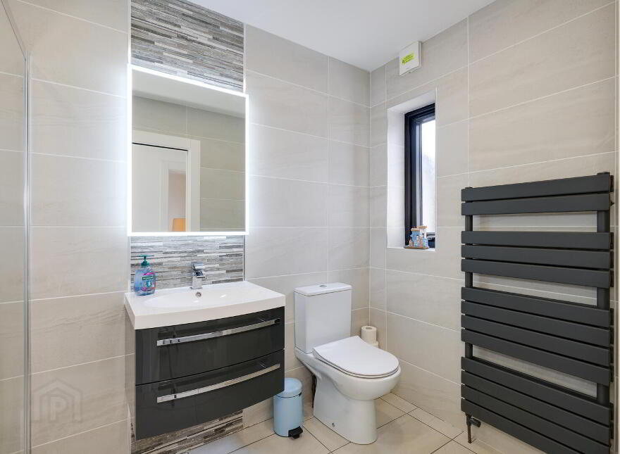 Apt 2, 63 Beach Road, Portballintrae, Bushmills, BT57 8RT