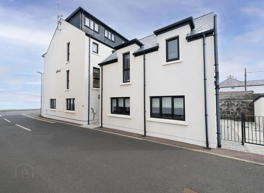 Apt 2, 63 Beach Road, Portballintrae, Bushmills, BT57 8RT