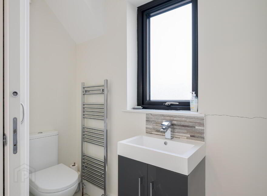 Apt 2, 63 Beach Road, Portballintrae, Bushmills, BT57 8RT