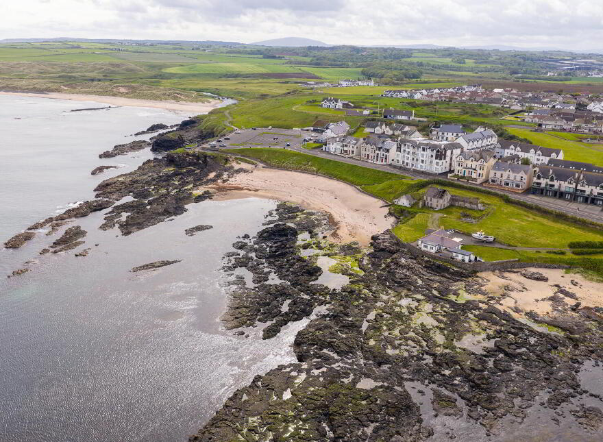 Apt 2, 63 Beach Road, Portballintrae, Bushmills, BT57 8RT