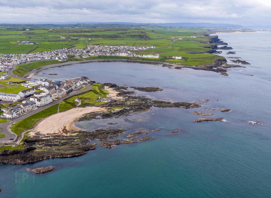 Apt 2, 63 Beach Road, Portballintrae, Bushmills, BT57 8RT