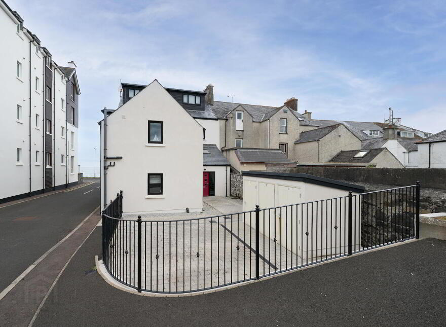 Apt 2, 63 Beach Road, Portballintrae, Bushmills, BT57 8RT