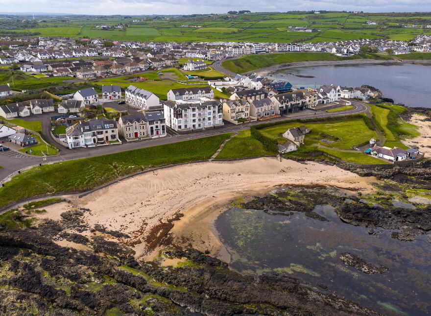 Apt 2, 63 Beach Road, Portballintrae, Bushmills, BT57 8RT