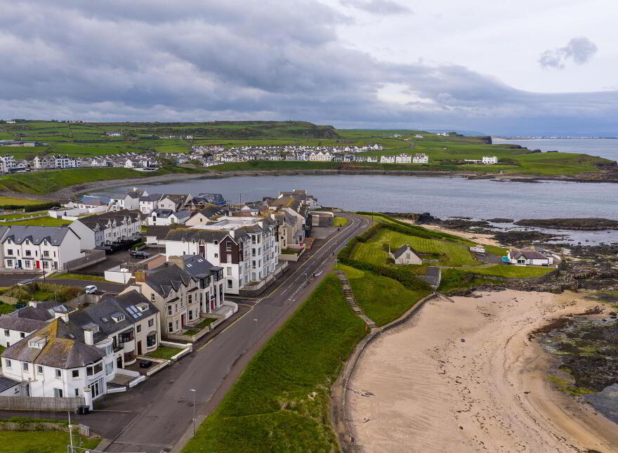 Apt 2, 63 Beach Road, Portballintrae, Bushmills, BT57 8RT