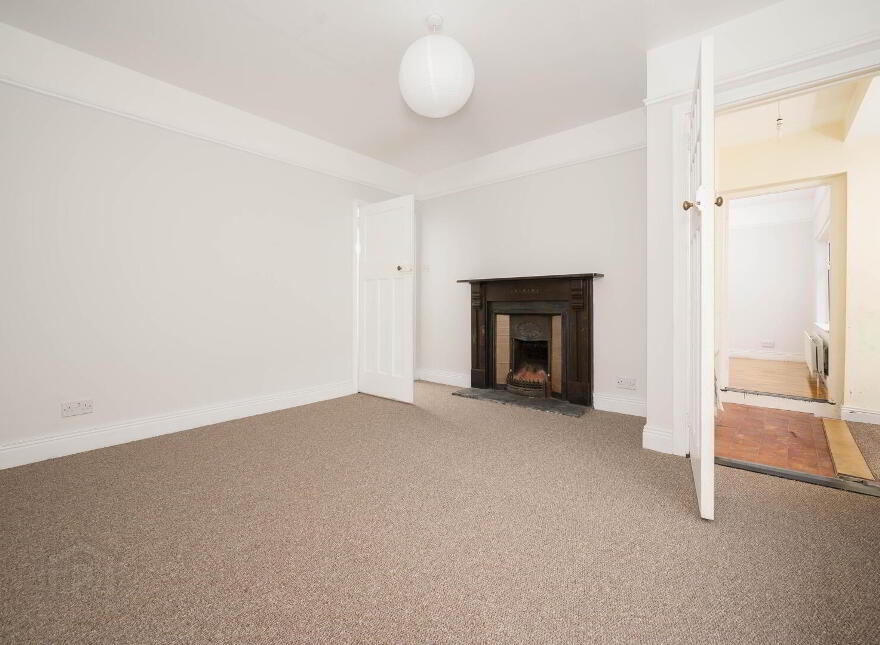 40 Glen Road, Castlereagh, Belfast, BT5 7LT