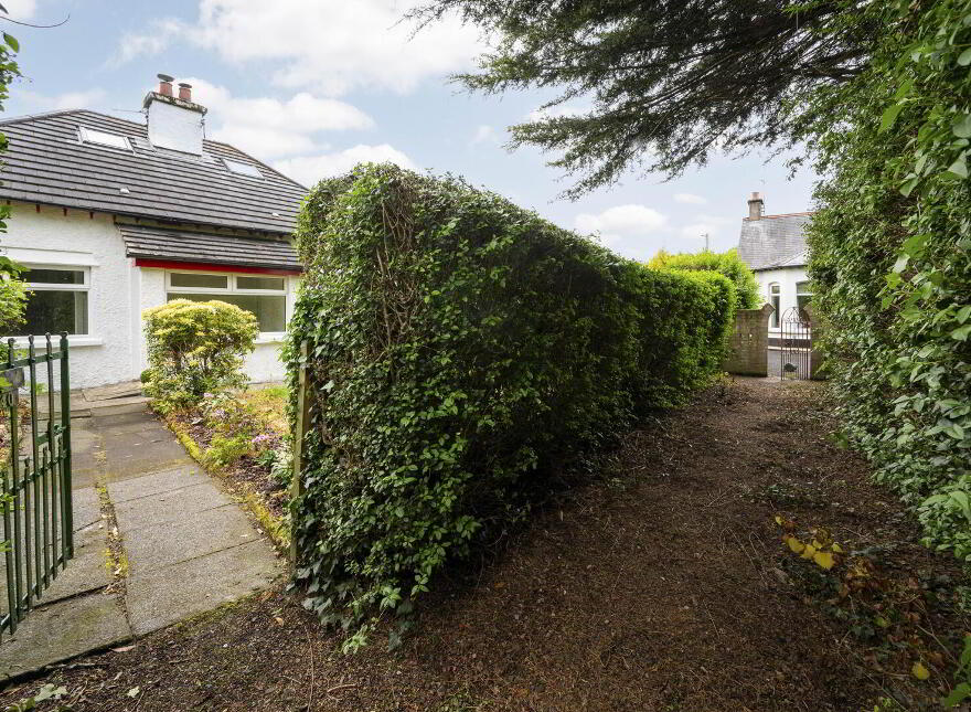 40 Glen Road, Castlereagh, Belfast, BT5 7LT