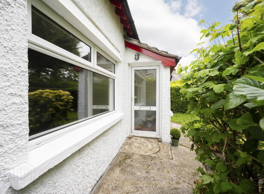 40 Glen Road, Castlereagh, Belfast, BT5 7LT